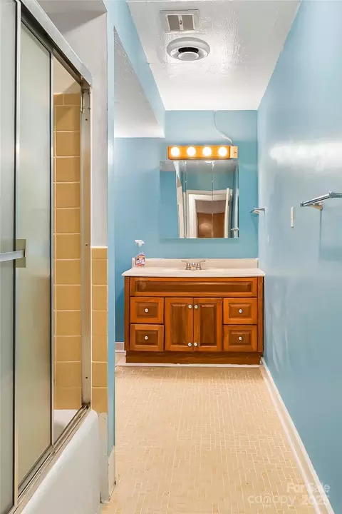 Bath - 5325 Us 70 W Hwy W, Marion, NC 28752 photo 6 of 7