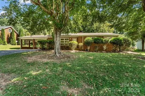 105 Newland St, Morganton, NC 28655