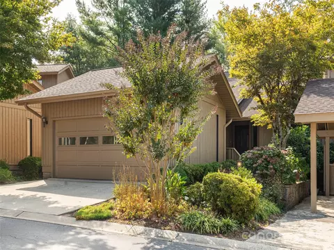 405 Wild Oak Ln, Hendersonville, NC 28791