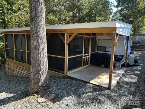 110 Meadowview Cir, New London, NC 28127