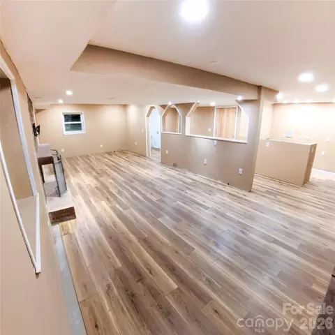 Living - 510 4th Ne Ave NE, Conover, NC 28613 photo 2 of 6