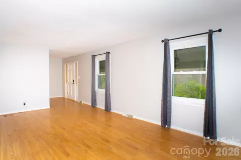 Living - 510 4th Ne Ave NE, Conover, NC 28613 photo 5 of 6