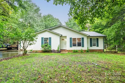 120 Creek Branch Dr, Mooresville, NC 28115