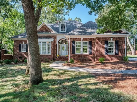 Exterior - 113 Eaglecrest Dr, Matthews, NC 28104 photo 1 of 6