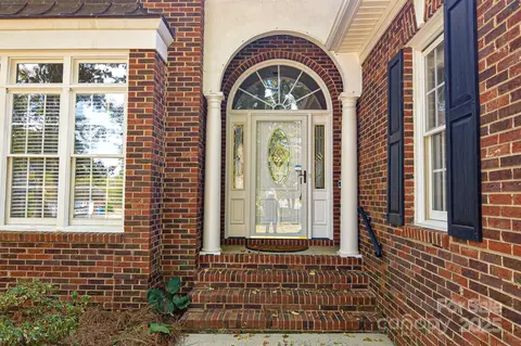 Exterior - 113 Eaglecrest Dr, Matthews, NC 28104 photo 2 of 6