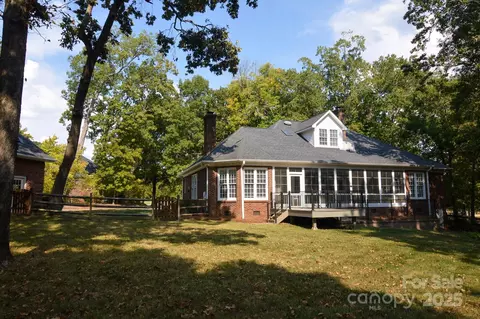 Exterior - 113 Eaglecrest Dr, Matthews, NC 28104 photo 6 of 6