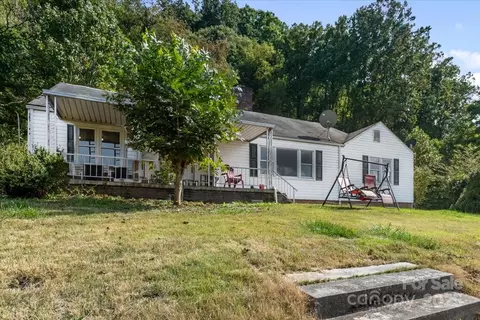 239 Pleasant Valley Rd, Burnsville, NC 28714