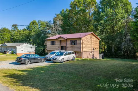 2441 Delta Ct, Granite Falls, NC 28630