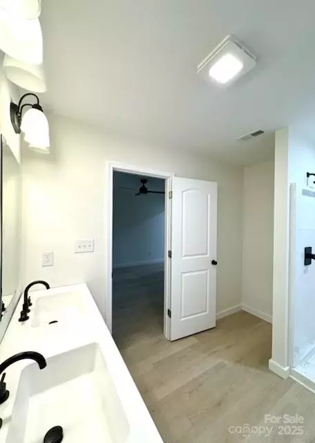 Bath - 233 Loggerhead Ct, Washington, NC 27889 photo 4 of 4