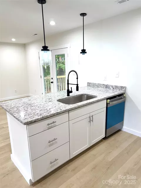 Kitchen - 233 Loggerhead Ct, Washington, NC 27889 photo 2 of 3