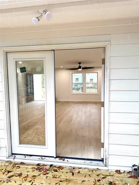 Exterior - 233 Loggerhead Ct, Washington, NC 27889 photo 9 of 10
