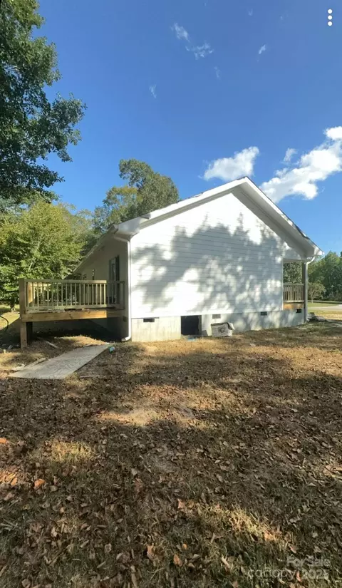 Exterior - 233 Loggerhead Ct, Washington, NC 27889 photo 3 of 10