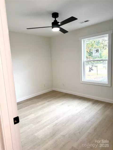 Bedroom - 233 Loggerhead Ct, Washington, NC 27889 photo 3 of 5