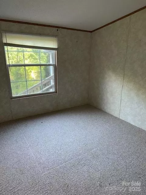 Bedroom - 623 Shadowood Dr, Spruce Pine, NC 28777 photo 2 of 2
