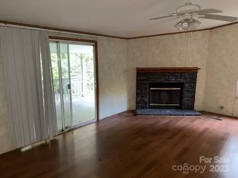 Living - 623 Shadowood Dr, Spruce Pine, NC 28777 photo 2 of 2