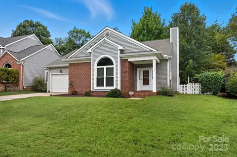 116 Lakewood Circle Dr, Mooresville, NC 28117