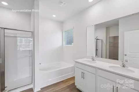 Bath - 1501 Secrest Commons Dr, Monroe, NC 28112 photo 2 of 2