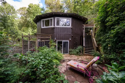 9 Reuben Rd, Asheville, NC 28804