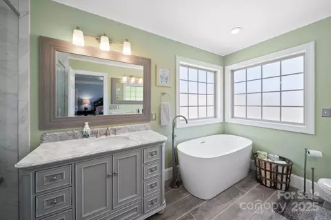Bath - 2420 Silverthorne Dr, Monroe, NC 28110 photo 1 of 4