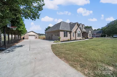 2420 Silverthorne Dr, Monroe, NC 28110