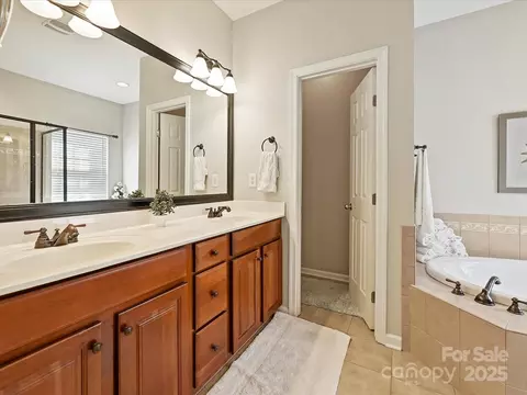 Bath - 405 Armour St, Davidson, NC 28036 photo 1 of 4