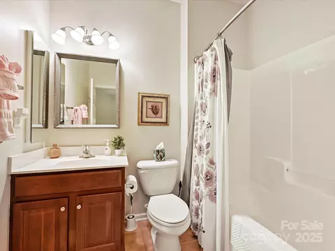 Bath - 405 Armour St, Davidson, NC 28036 photo 3 of 4