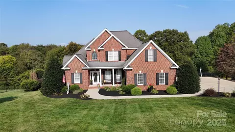 2400 Carriage Ln, Lincolnton, NC 28092