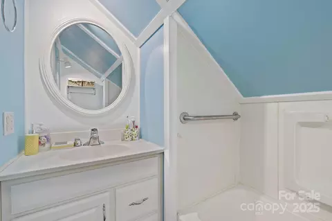 Bath - 31 Abbott Moore Rd, Clyde, NC 28721 photo 1 of 4