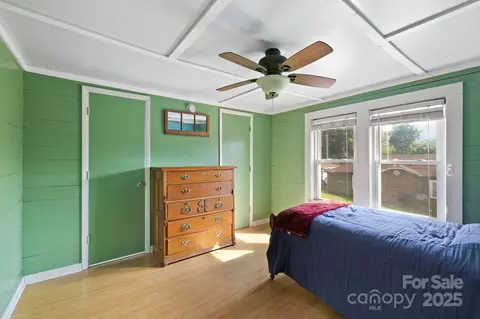 Bedroom - 31 Abbott Moore Rd, Clyde, NC 28721 photo 1 of 2