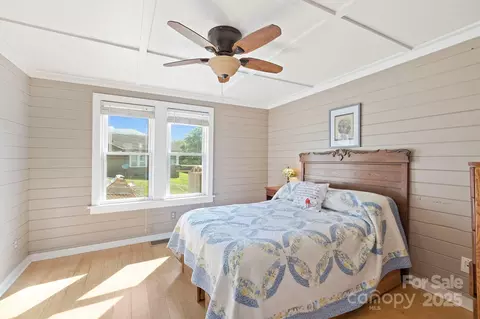 Bedroom - 31 Abbott Moore Rd, Clyde, NC 28721 photo 2 of 2