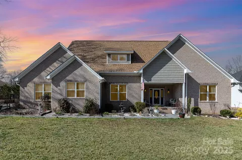 4321 Rolling Acres Rd, Charlotte, NC 28213