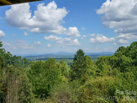 435 Upper Laurel Dr, Laurel Park, NC 28739