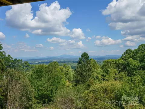435 Upper Laurel Dr, Laurel Park, NC 28739