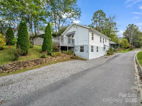 6 Beech St, Black Mountain, NC 28711