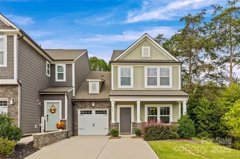 943 Canopy Falls Ln, York, SC 29745