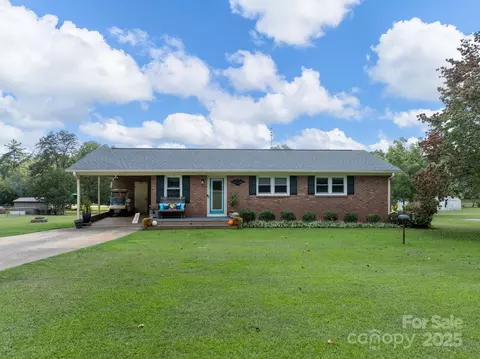 12 Lister Rd, Taylors, SC 29687