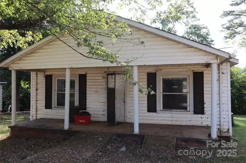 216 N Davis Ave, Newton, NC 28658
