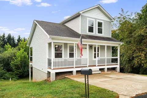 1 Red Clover Dr, Candler, NC 28715