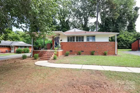 1424 Wembley Dr, Charlotte, NC 28205
