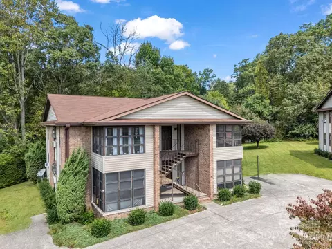 45 Indian River Rd, Hendersonville, NC 28791