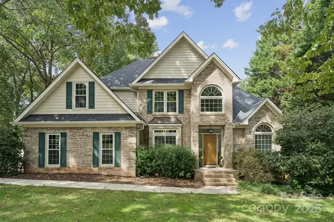 4911 Derbyshire Dr, Charlotte, NC 28270