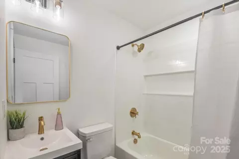 Bath - 65 N Mcdowell Ave, Marion, NC 28752 photo 1 of 5