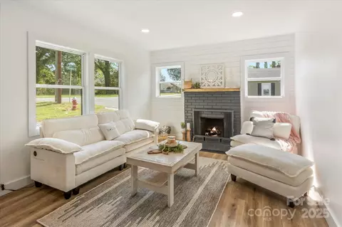 Living - 65 N Mcdowell Ave, Marion, NC 28752 photo 1 of 3
