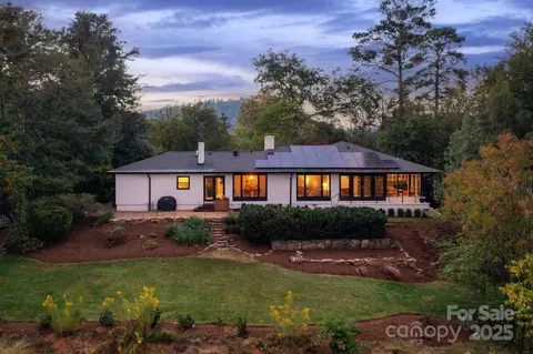 8 W Kensington Rd, Asheville, NC 28804