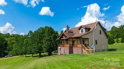 266 Gale Trl, Franklin, NC 28734