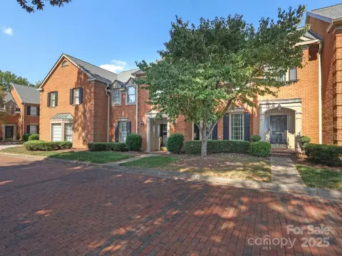 2839 Sharon View Rd, Charlotte, NC 28210