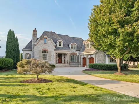 527 Joslin Pointe Ln, Rock Hill, SC 29732