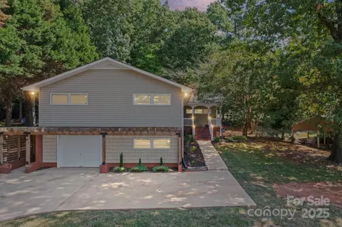 39 Elm St, Badin, NC 28009