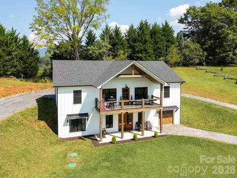 100 Kinloch Ln, Clyde, NC 28721