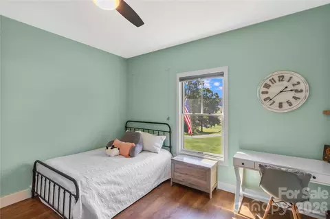 Bedroom - 100 Kinloch Ln, Clyde, NC 28721 photo 5 of 8